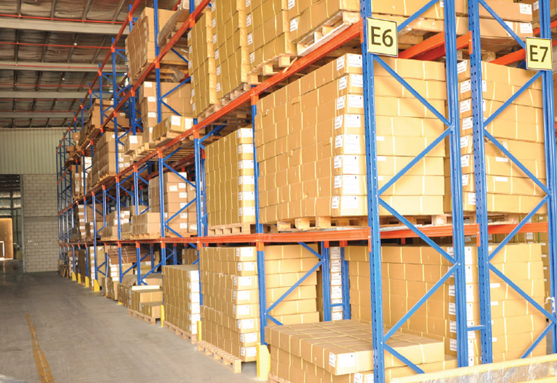 Selective pallet racking